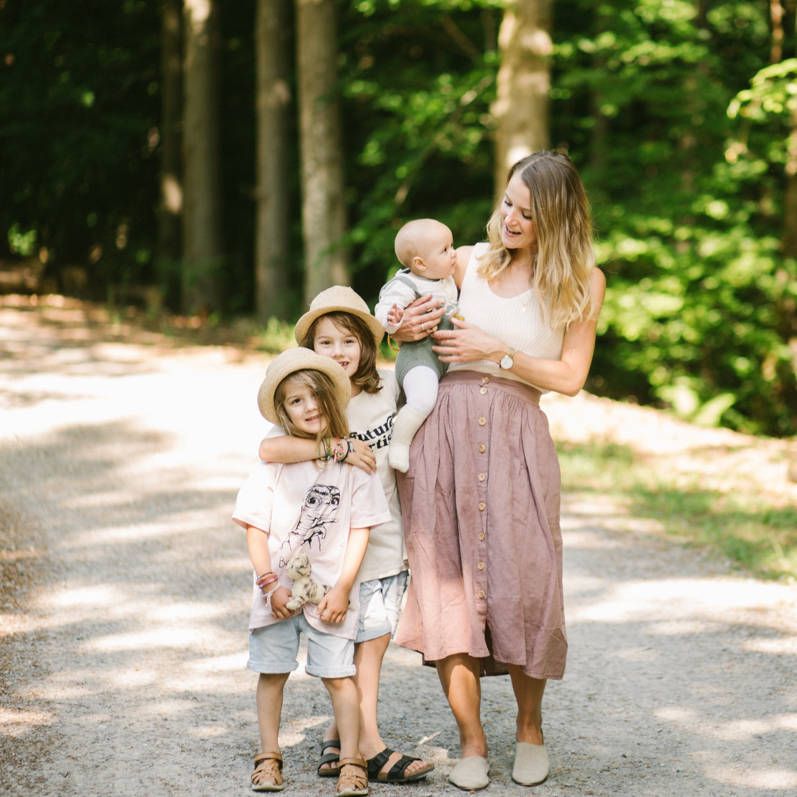 Alete bewusst Influencer Wunderhaftig Mutter mit Kindern in der Natur