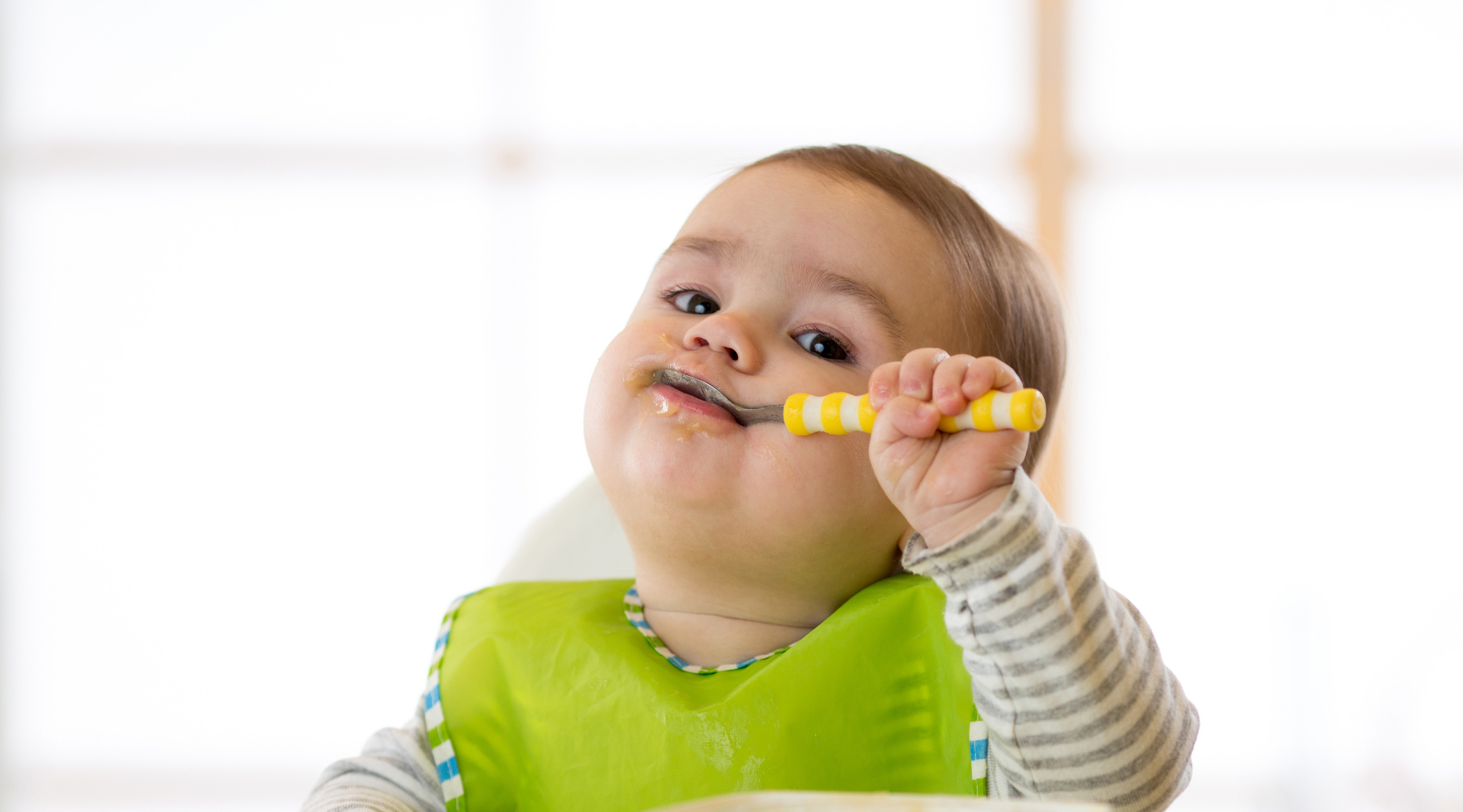 Alete bewusst Baby isst selbstständig Brei